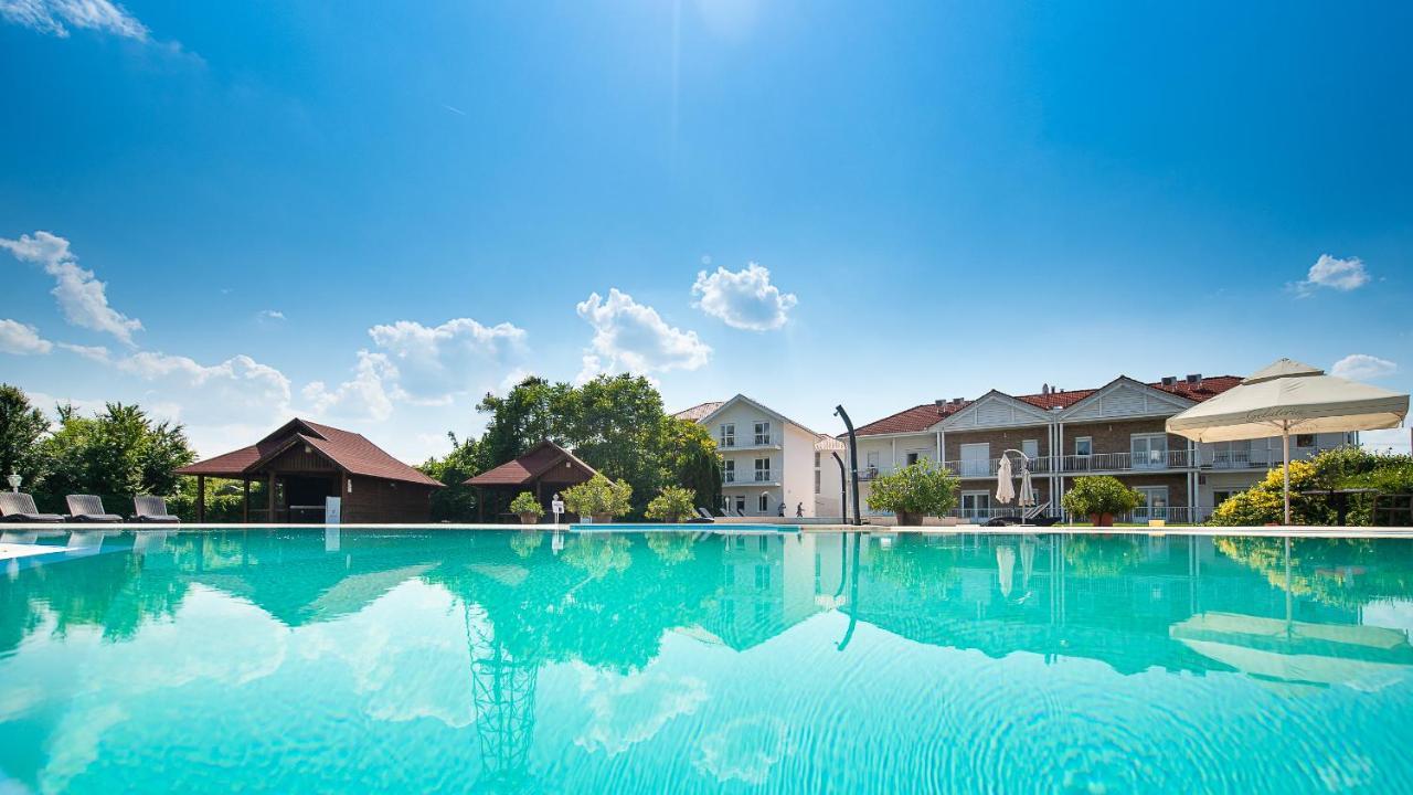 Aranyszarvas Panzio, Etterem Es Grillterasz Apartment Exterior photo