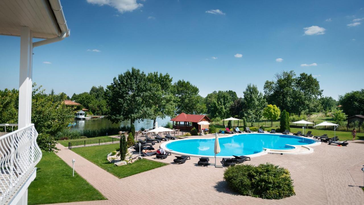 Aranyszarvas Panzio, Etterem Es Grillterasz Apartment Exterior photo